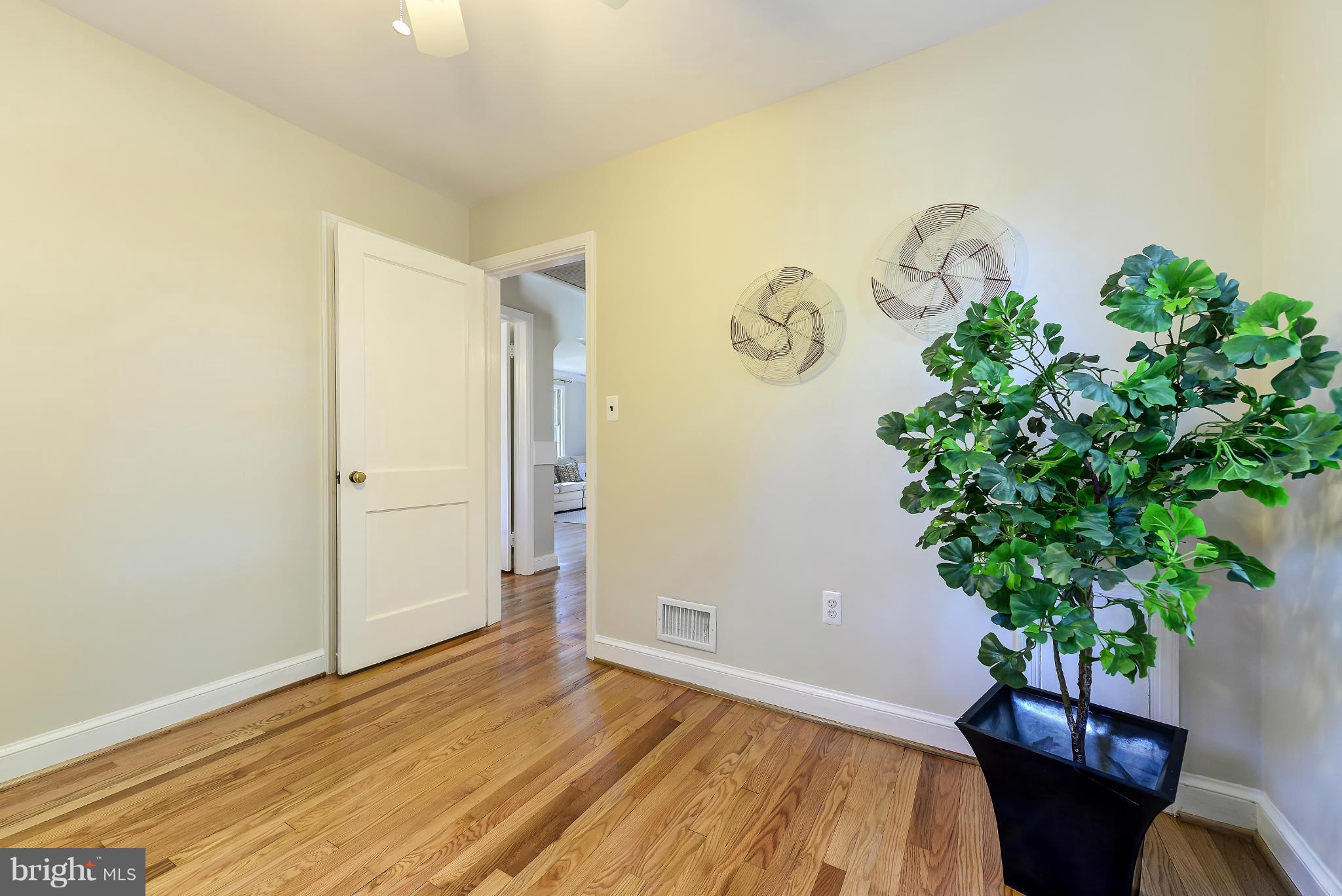 23801 Woodfield Road Gaithersburg, MD 20882 - Photo 11 of 26 Bedroom