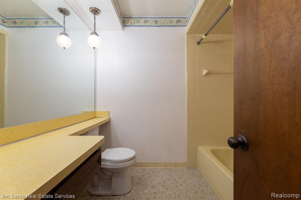 1769 Hampton Road Grosse Pointe Woods, MI 48236 - Photo 23 of 27