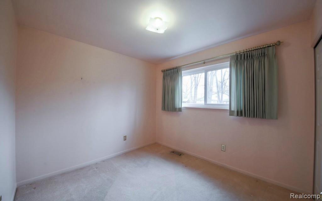 23640 Tuck Road Farmington, MI 48336 - Photo 16 of 21