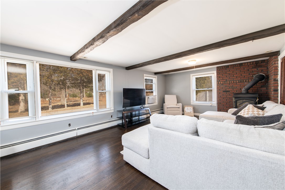 198 Knotty Oak Road Coventry, RI 02816 - Photo 2 of 26