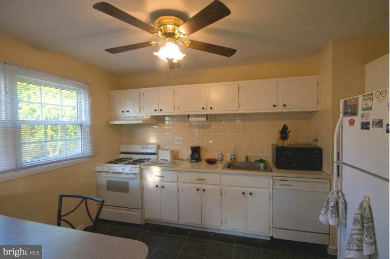415 Kemper Road Joppa, MD 21085 - Photo 7 of 26 Kitchen