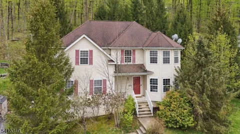 $650,000 | 9 Poplar Court, Hackettstown, NJ 07840