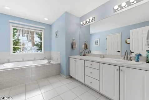 $650,000 | 9 Poplar Court, Hackettstown, NJ 07840