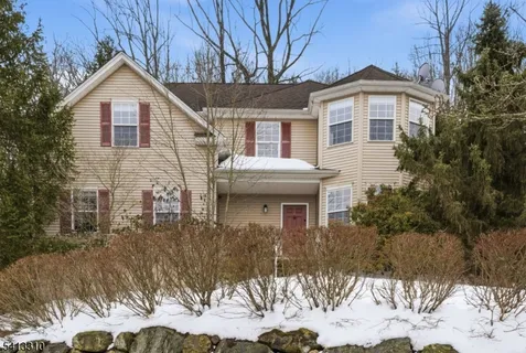 $650,000 | 9 Poplar Court, Hackettstown, NJ 07840
