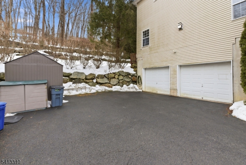 9 Poplar Court Hackettstown, NJ 07840 - Photo 5 of 50