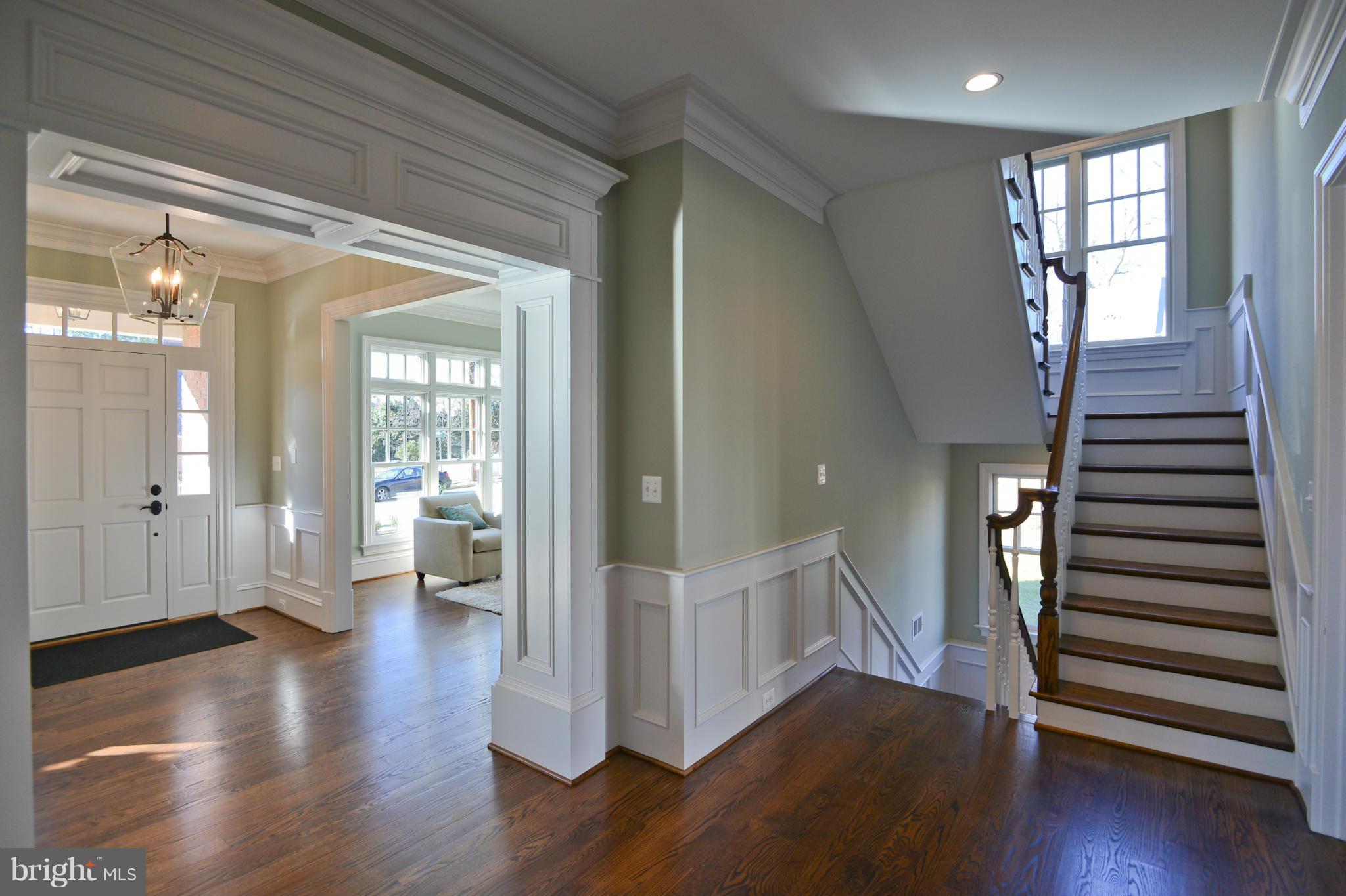 6215 Berkeley Road Alexandria, VA 22307 - Photo 3 of 30 Entry