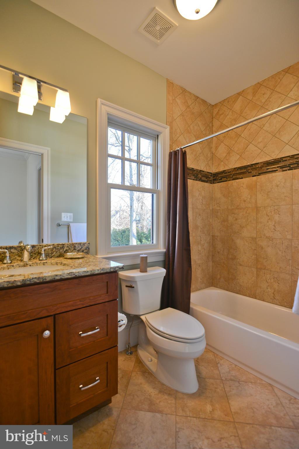 6215 Berkeley Road Alexandria, VA 22307 - Photo 22 of 30 Bath