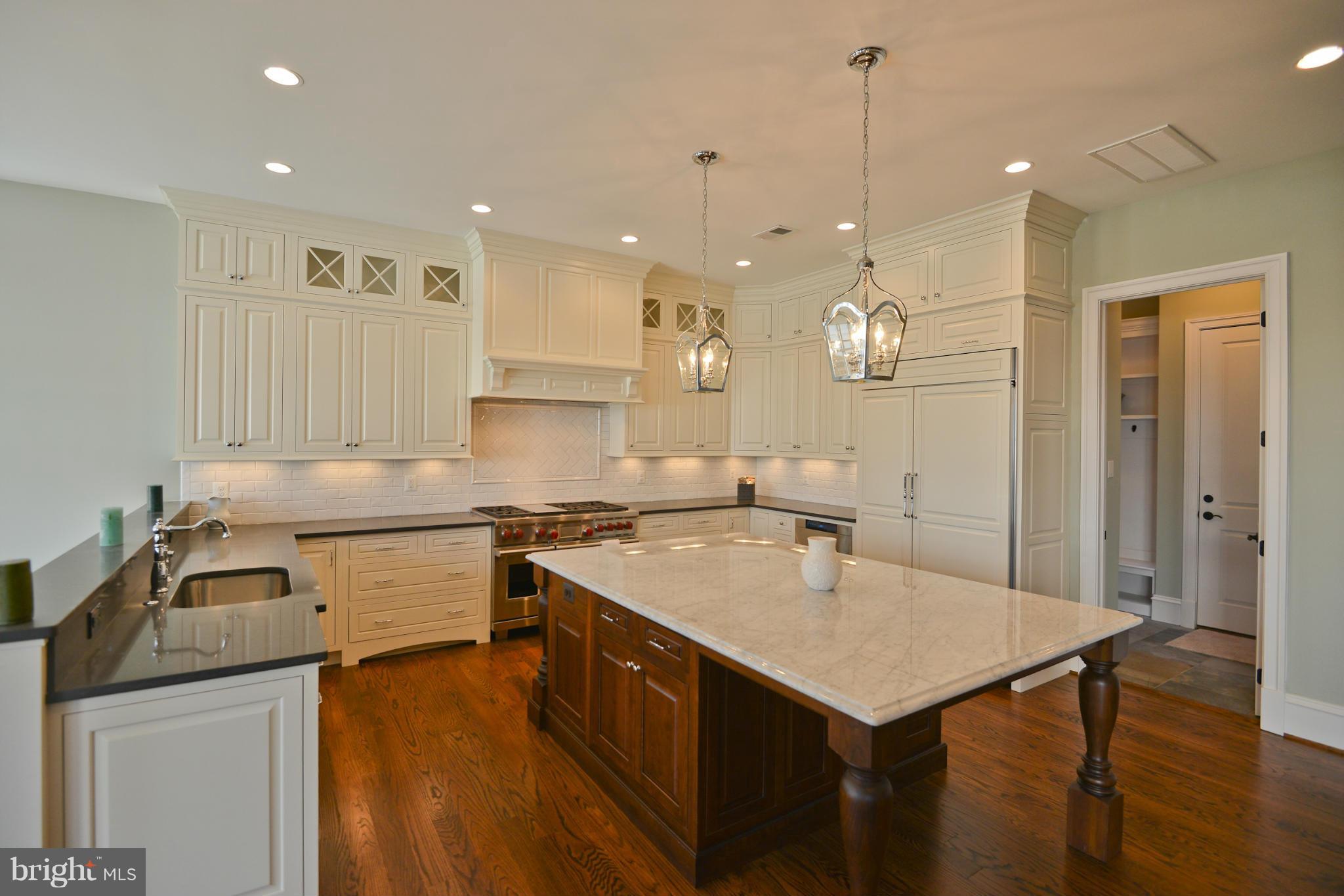 6215 Berkeley Road Alexandria, VA 22307 - Photo 6 of 30 Kitchen