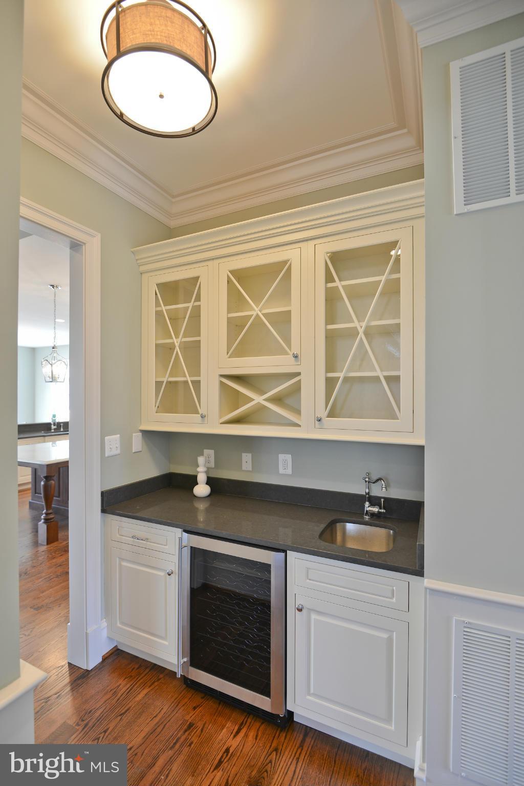 6215 Berkeley Road Alexandria, VA 22307 - Photo 8 of 30 Kitchen