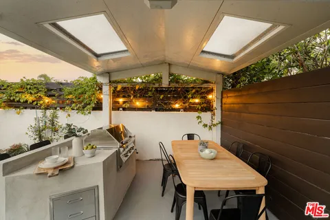 $1,595,000 | 8421 Airlane Avenue, Los Angeles, CA 90045