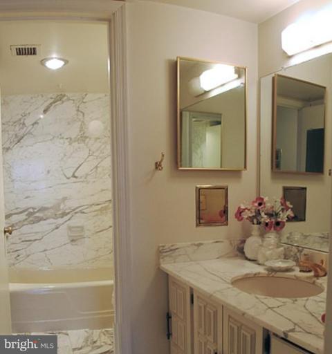 1101 South Arlington Ridge Road, Unit 705 Arlington, VA 22202 - Photo 4 of 11 Bath #1