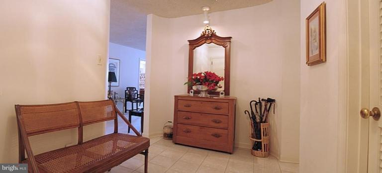 1101 South Arlington Ridge Road, Unit 705 Arlington, VA 22202 - Photo 5 of 11 Entrance / Foyer