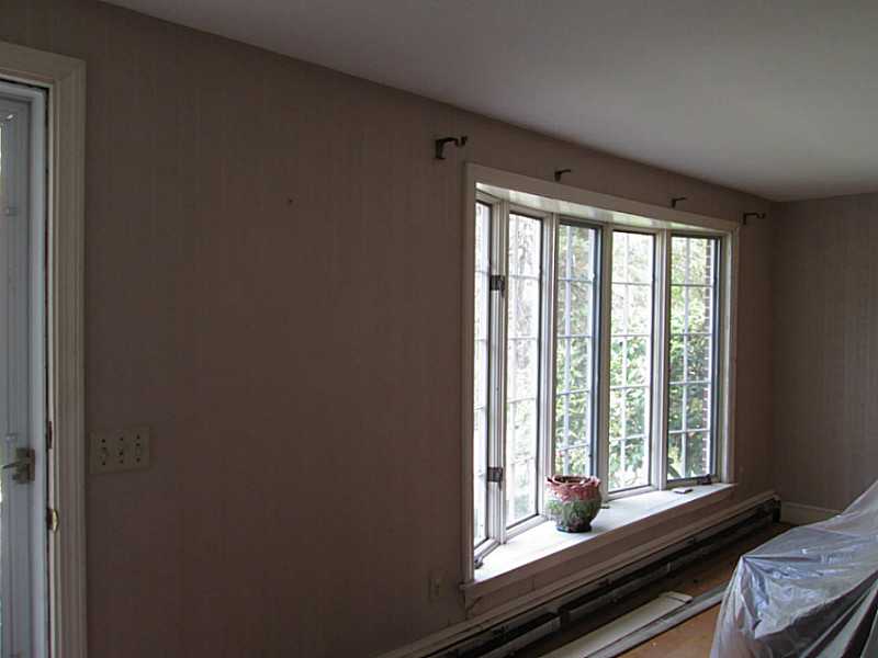 100 Cumberland Road Warwick, RI 02886 - Photo 14 of 17 Living Room.