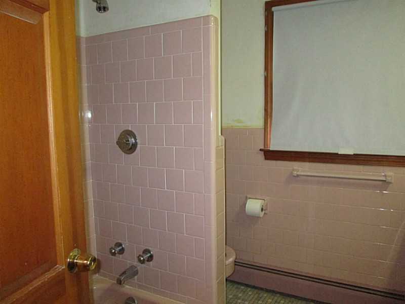100 Cumberland Road Warwick, RI 02886 - Photo 17 of 17 Bathroom.