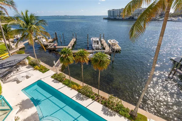 $5,650,000 | 1660 West Glencoe Street, Unit 302, Coconut Grove, FL 33133