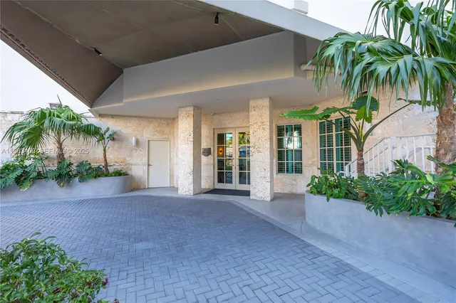 $5,950,000 | 1660 West Glencoe Street, Unit 302, Coconut Grove, FL 33133