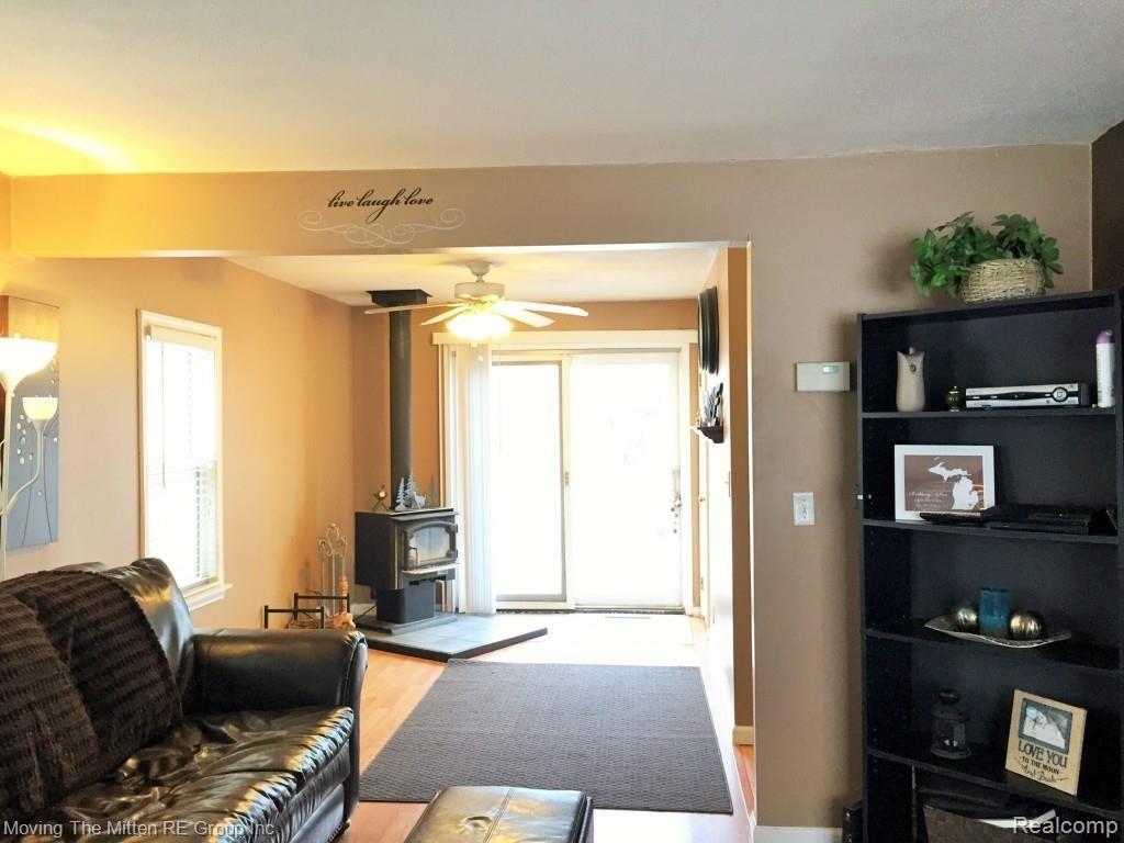 6926 Edwards Road Belleville, MI 48111 - Photo 3 of 15 IMG_1508.jpg