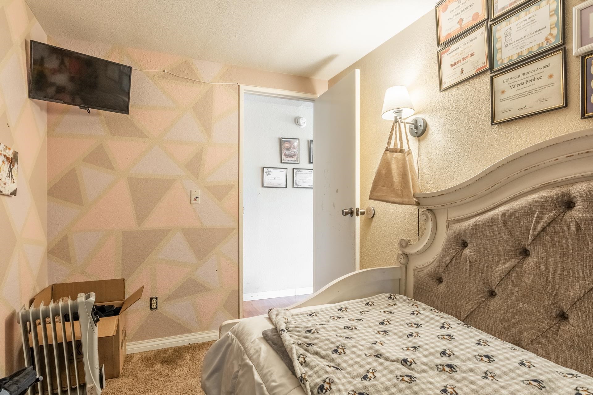 515 South Landing Road Crowley Lake, CA 93546 - Photo 17 of 41 a bedroom with a bed and a television