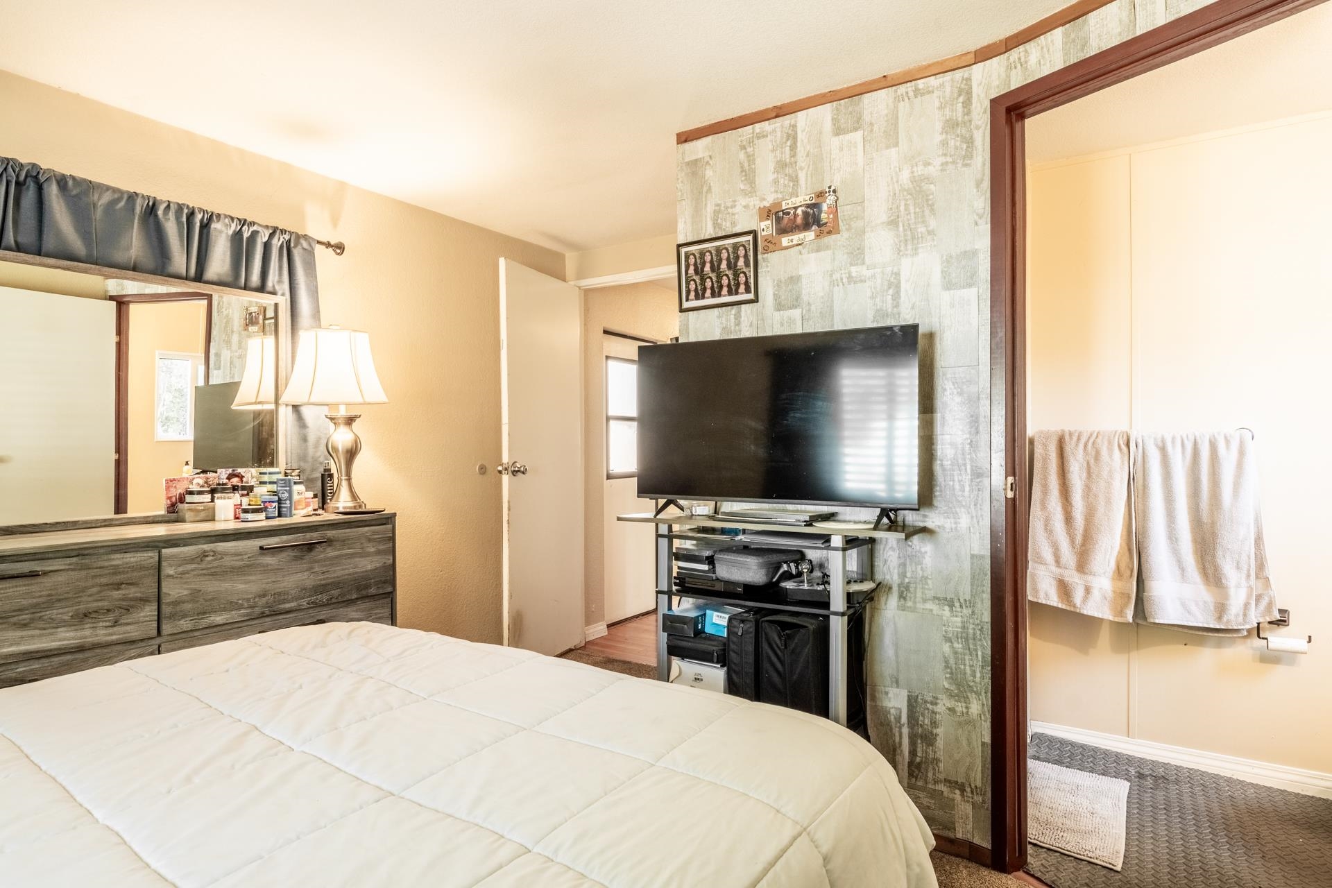 515 South Landing Road Crowley Lake, CA 93546 - Photo 24 of 41 a kitchen with a stove a sink and a refrigerator