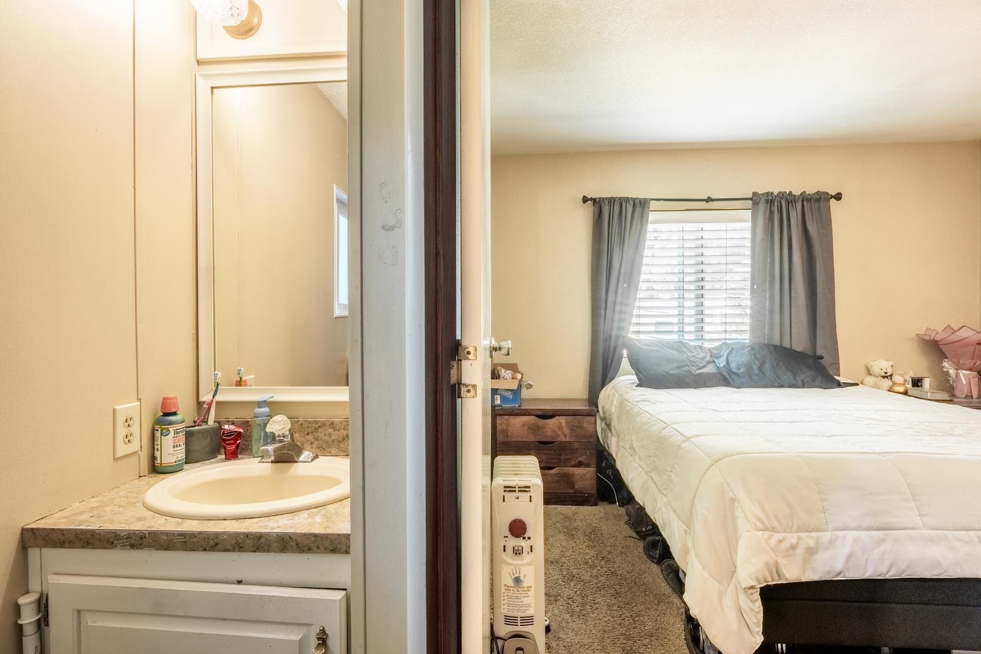 515 South Landing Road Crowley Lake, CA 93546 - Photo 25 of 41 a bedroom with a bed and a dresser