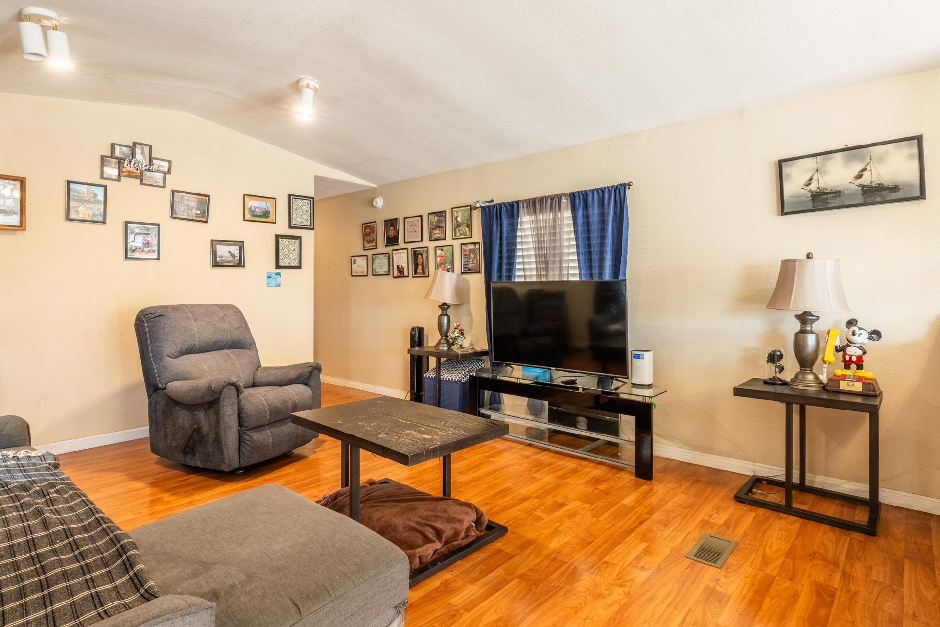 515 South Landing Road Crowley Lake, CA 93546 - Photo 4 of 41 a living room with furniture and a flat screen tv