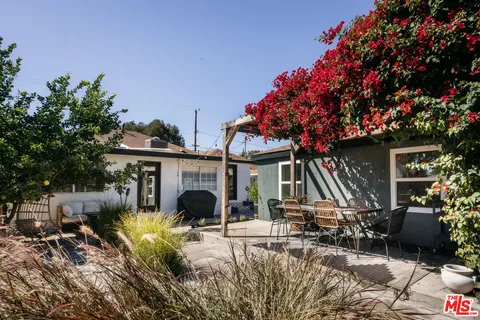 a view of a bench in patio