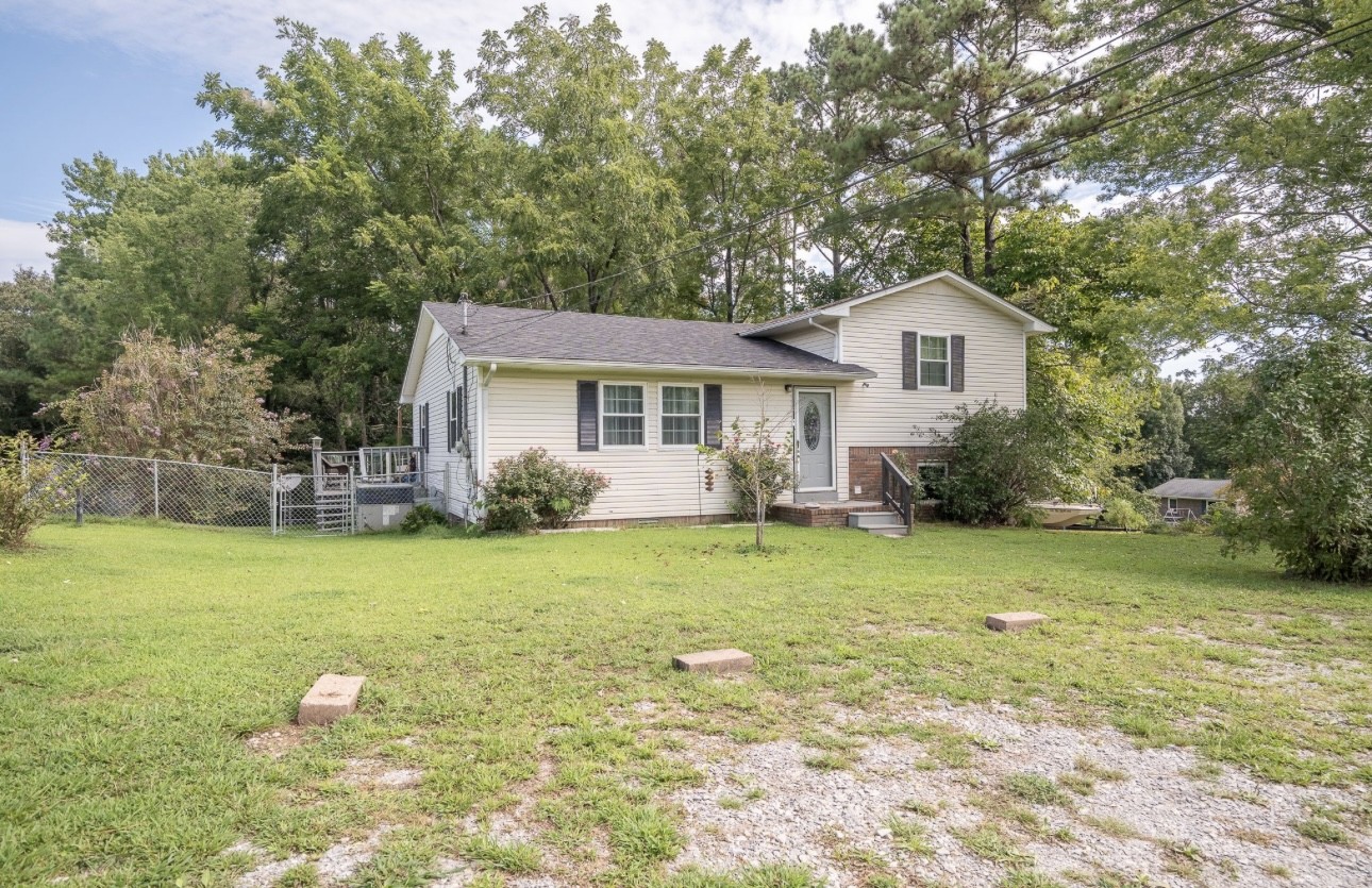 652 Old Florence Pulaski Road Leoma, TN 38468 - Photo 2 of 20 a front view of a house with garden