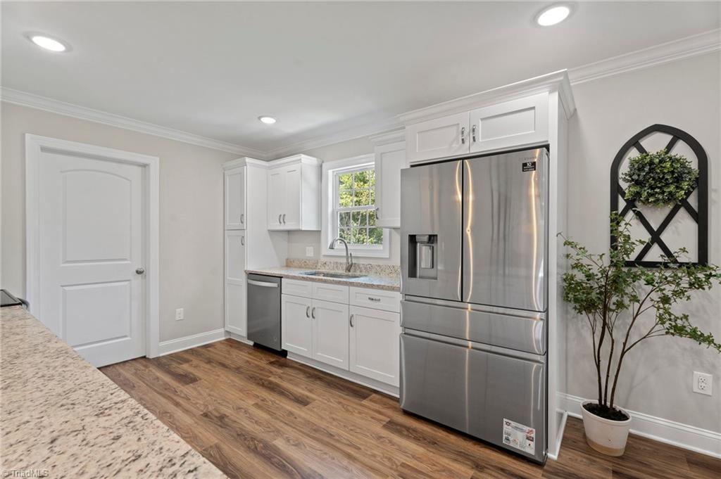 103 Brooke Ridge Drive Thomasville, NC 27360 - Photo 3 of 30
