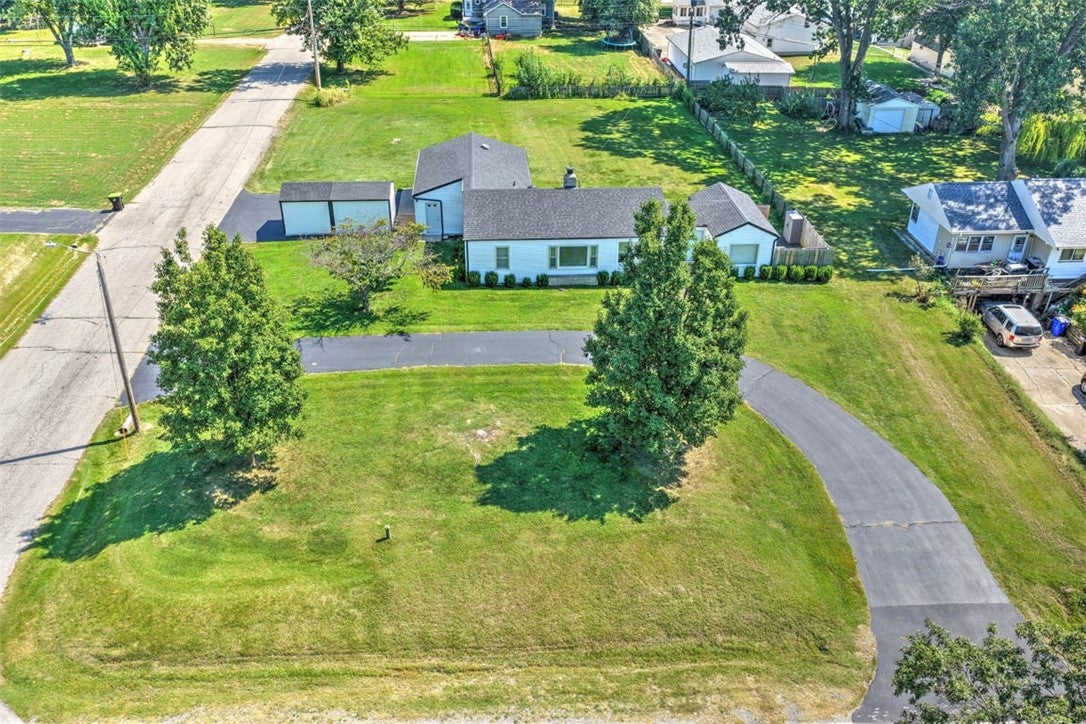 2310 South Lost Bridge Road Decatur, IL 62521 - Photo 2 of 33 Gallery Image 2