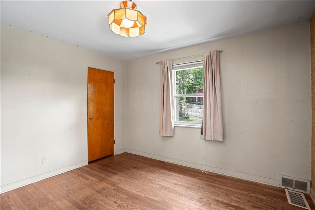 3323 Shady Ave Extension Pittsburgh, PA 15217 - Photo 23 of 45 an empty room with a window
