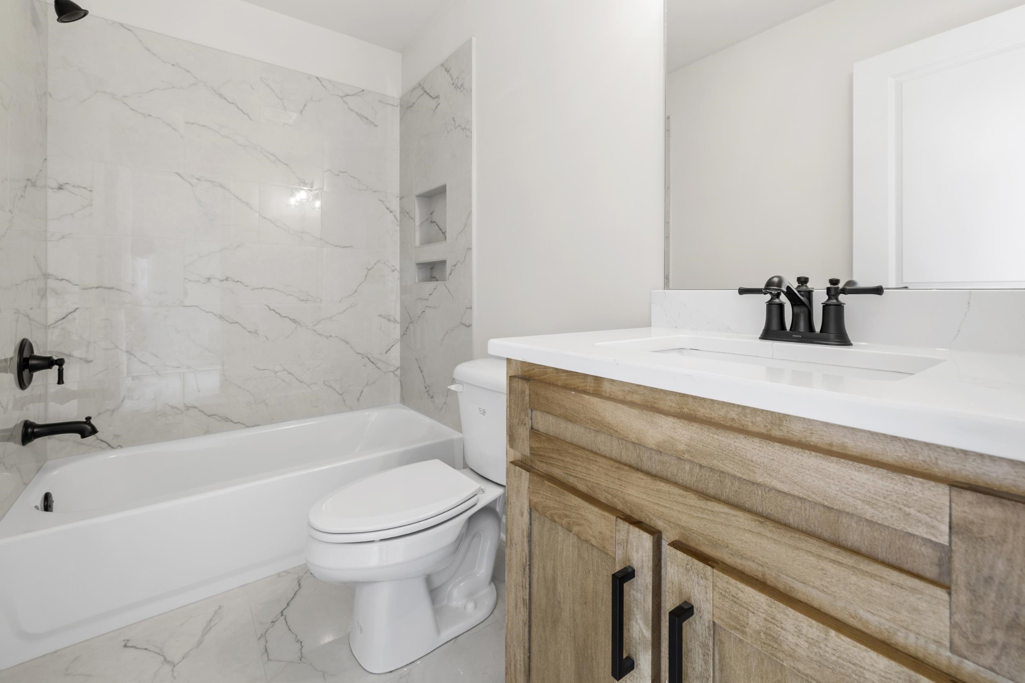180 Oakland Rdg Cove Oakland, TN 38060 - Photo 23 of 27 a bathroom with a sink a toilet and a bathtub