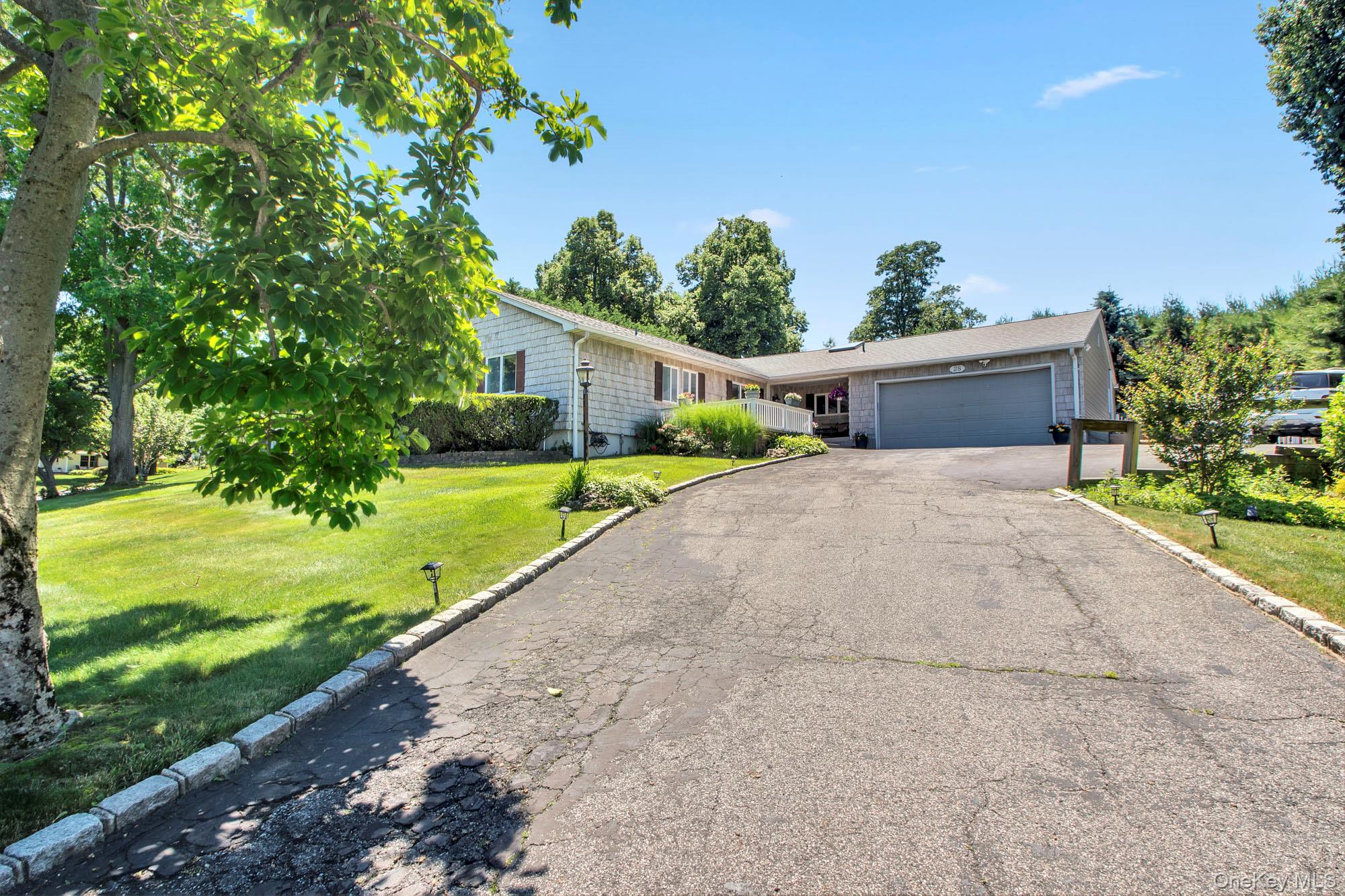 28 View Road East Setauket, NY 11733 - Photo 2 of 24