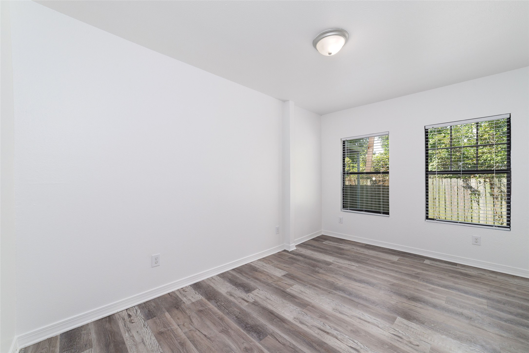 433 Calloway Street Houston, TX 77029 - Photo 14 of 29 an empty room with wooden floor and windows