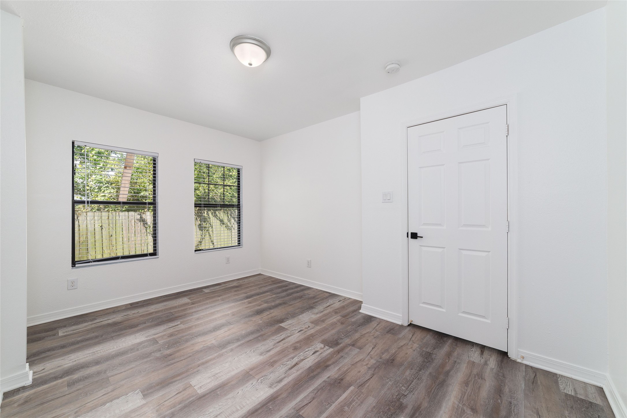 433 Calloway Street Houston, TX 77029 - Photo 15 of 29 an empty room with wooden floor and windows
