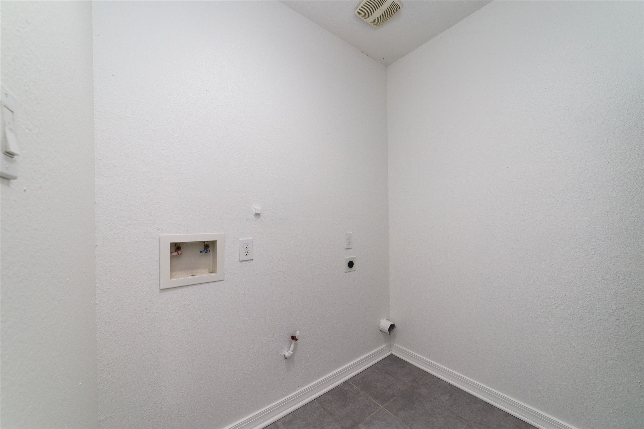 433 Calloway Street Houston, TX 77029 - Photo 18 of 29 a view of a small space