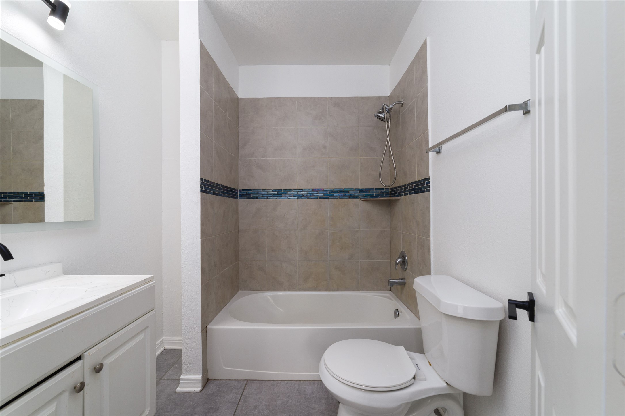 433 Calloway Street Houston, TX 77029 - Photo 22 of 29 a bathroom with a toilet and a bathtub