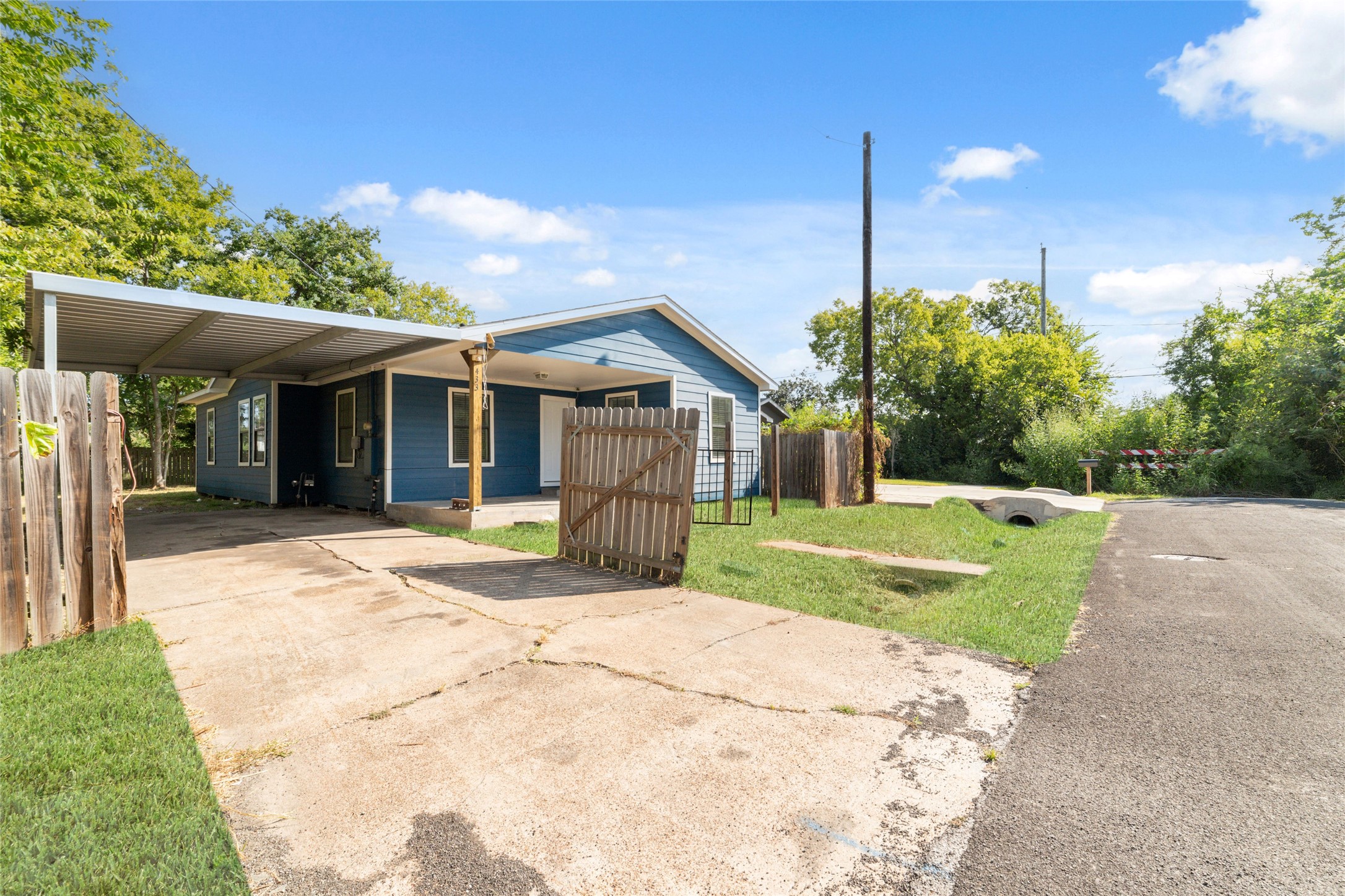 433 Calloway Street Houston, TX 77029 - Photo 3 of 29 a view of a house with a yard and potted plants