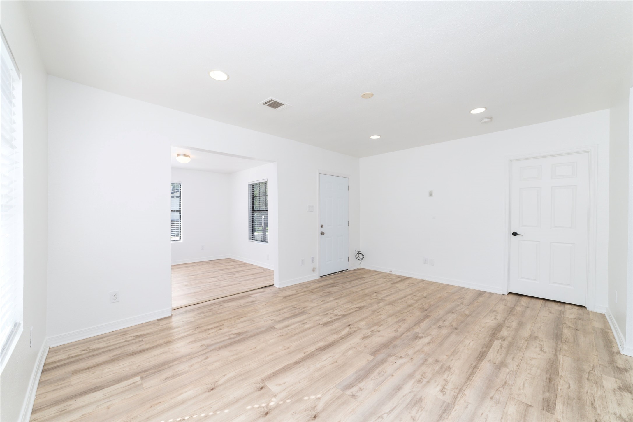 433 Calloway Street Houston, TX 77029 - Photo 8 of 29 a view of an empty room