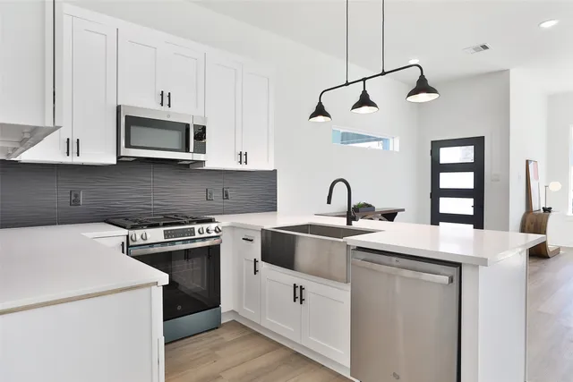 $2,000 | 8133 Cabot Street, Unit A/B, Houston, TX 77078