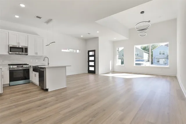 $2,100 | 8133 Cabot Street, Unit A/B, Houston, TX 77078