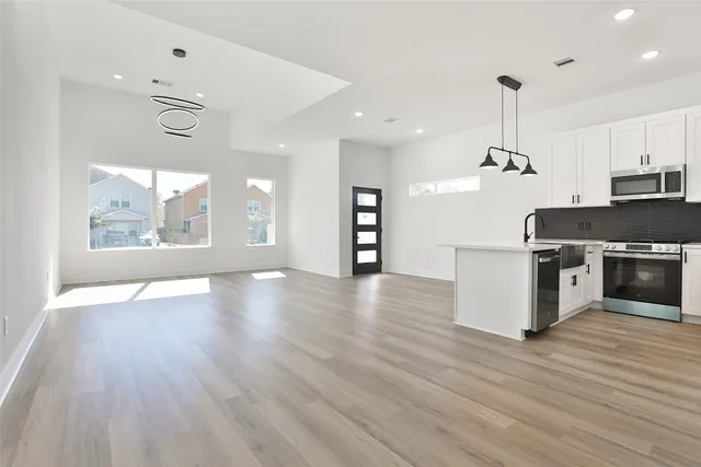 $2,000 | 8133 Cabot Street, Unit A/B, Houston, TX 77078