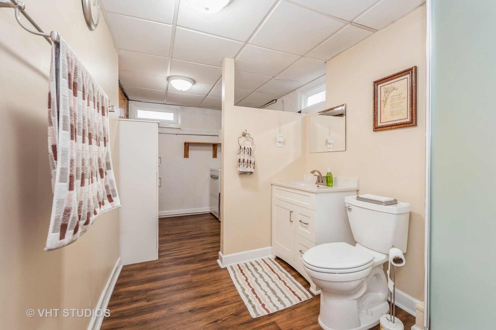 697 Greenview Avenue Des Plaines, IL 60016 - Photo 15 of 25 a bathroom with a toilet a sink and shower