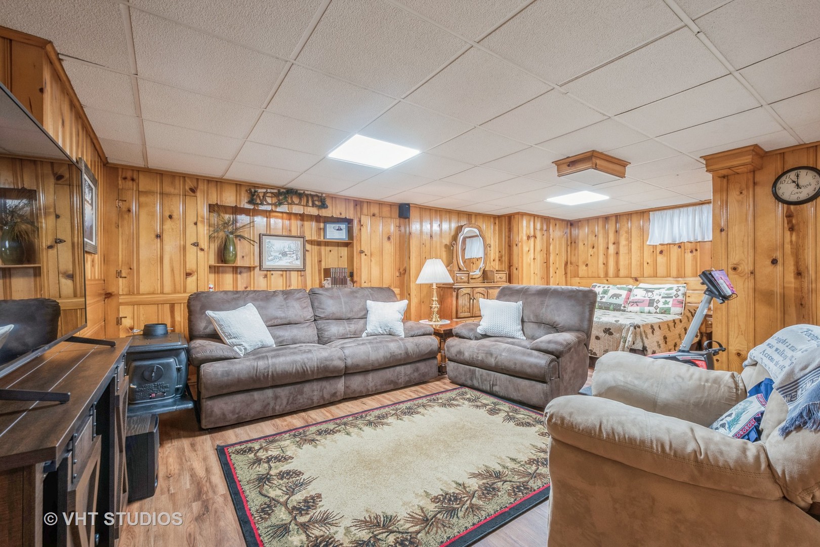 697 Greenview Avenue Des Plaines, IL 60016 - Photo 16 of 25 a living room with furniture and a large window