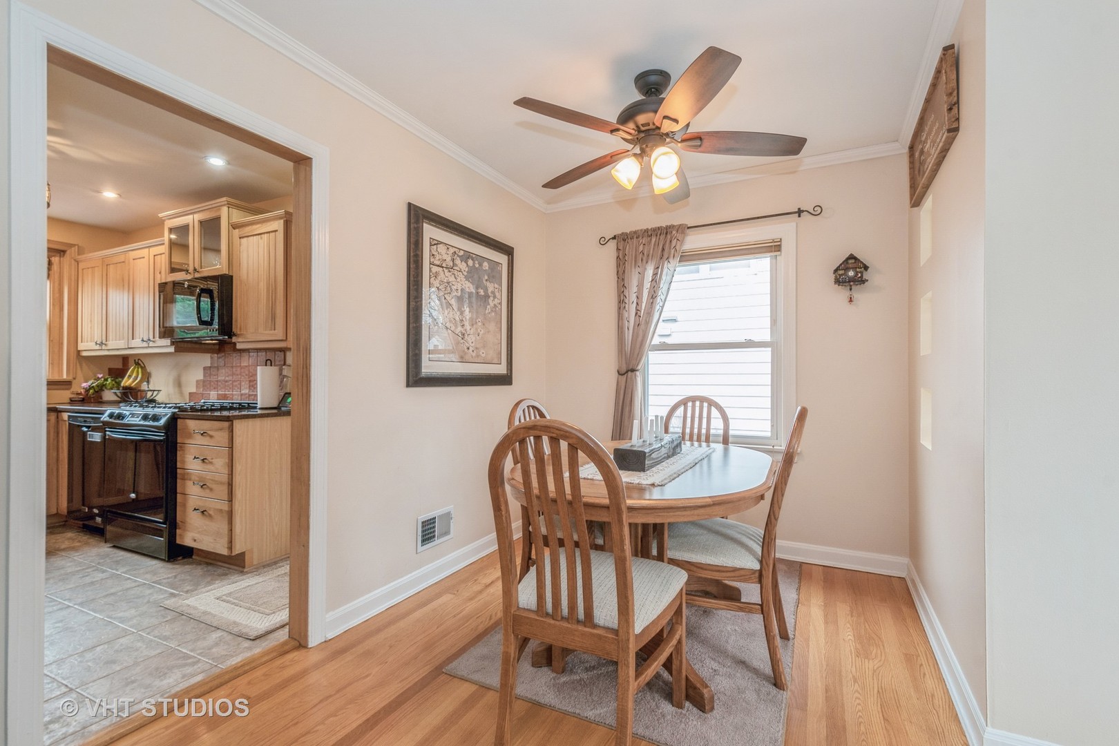 697 Greenview Avenue Des Plaines, IL 60016 - Photo 6 of 25 a dining room with furniture and window