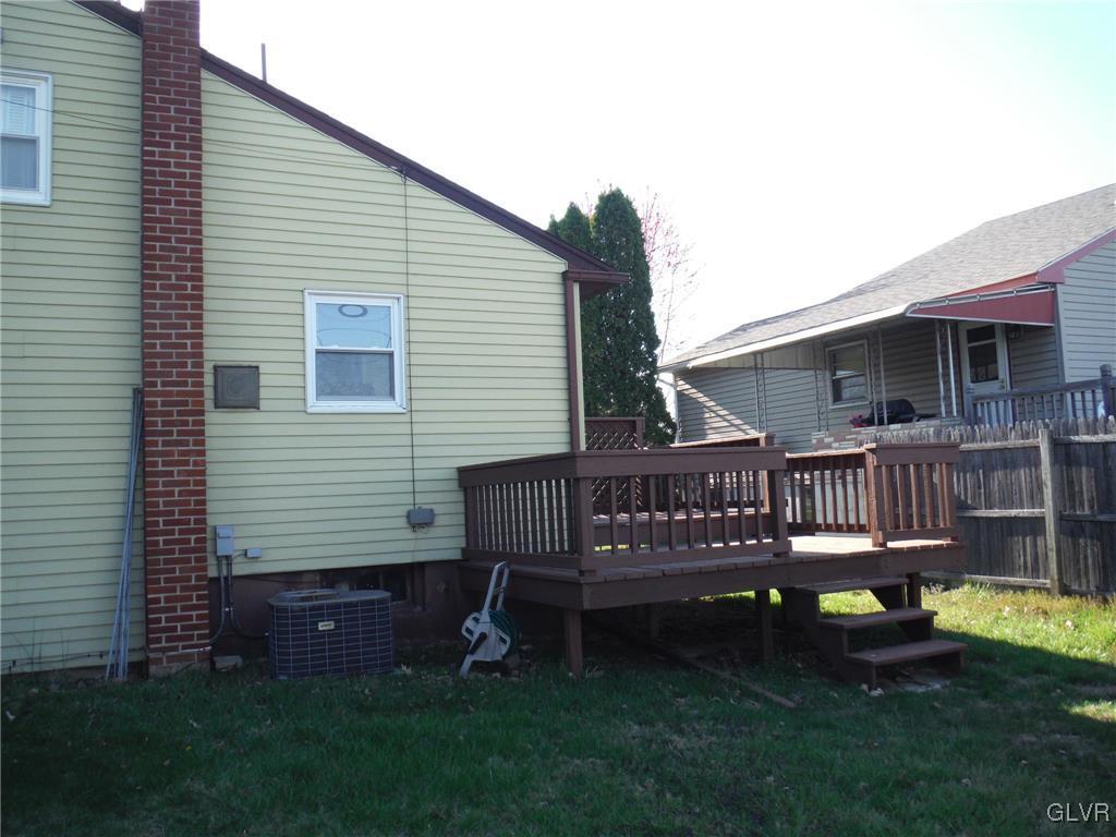 1836 Cloverdale Road Bethlehem, PA 18018 - Photo 4 of 11 Gallery Image 4