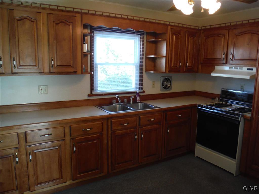 1836 Cloverdale Road Bethlehem, PA 18018 - Photo 8 of 11 Gallery Image 8