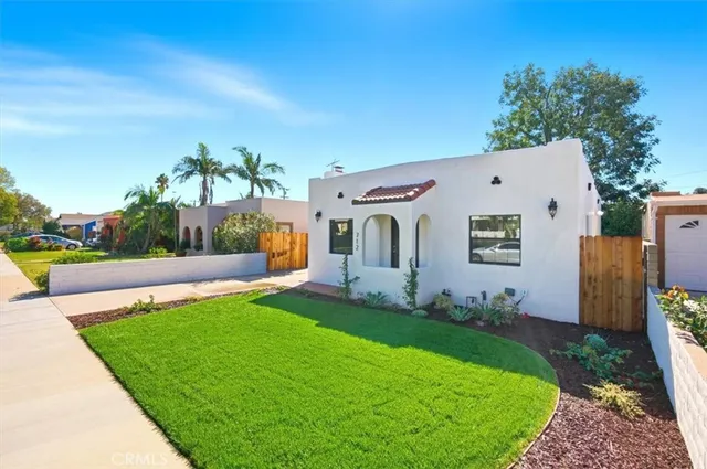 a front view of house with yard