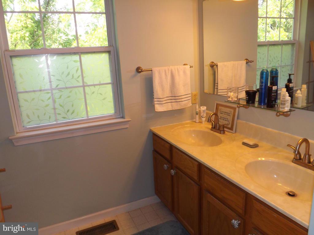 402 Crosswinds Drive Lititz, PA 17543 - Photo 16 of 25
