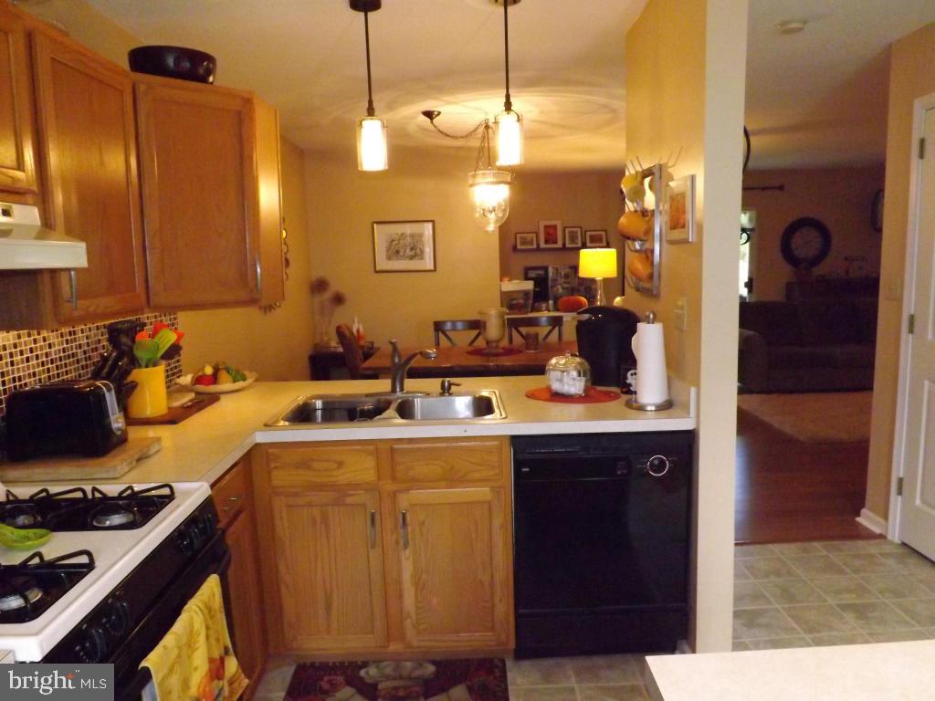 402 Crosswinds Drive Lititz, PA 17543 - Photo 9 of 25