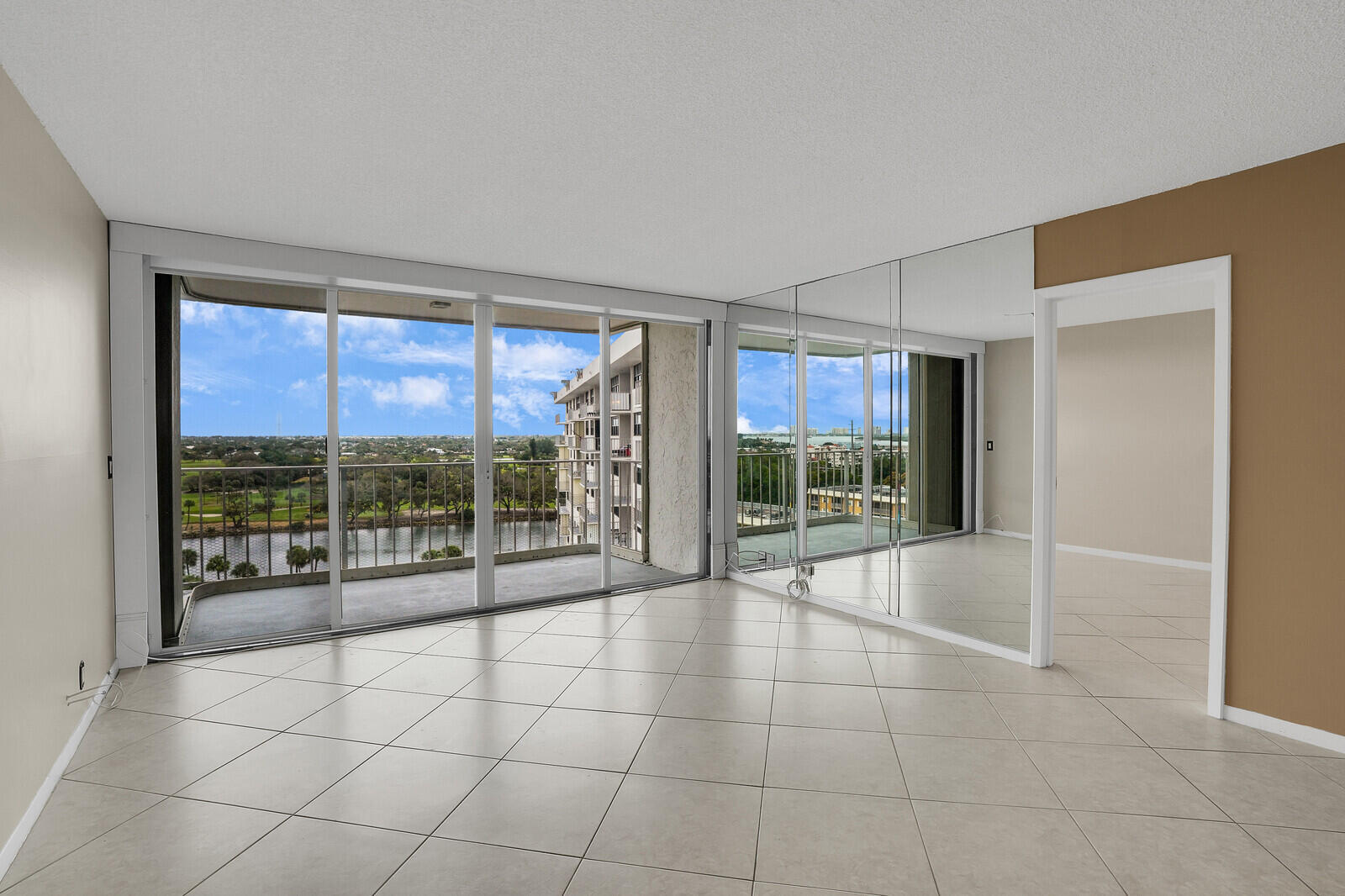 336 Golfview Road, Unit 1115 North Palm Beach, FL 33408 - Photo 8 of 40 Living
